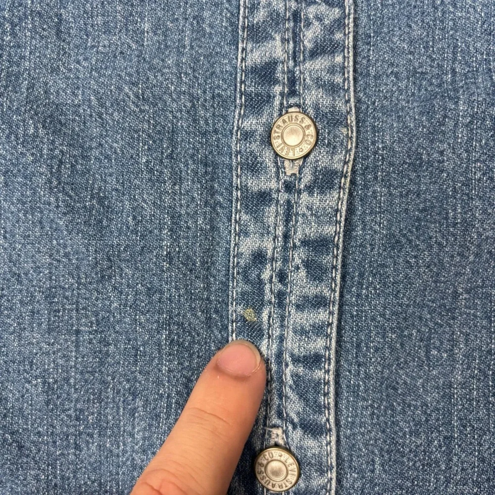 Levis Red Tab Denim Shirt Mens Medium Blue Long Sleeve Button Down Vintage M